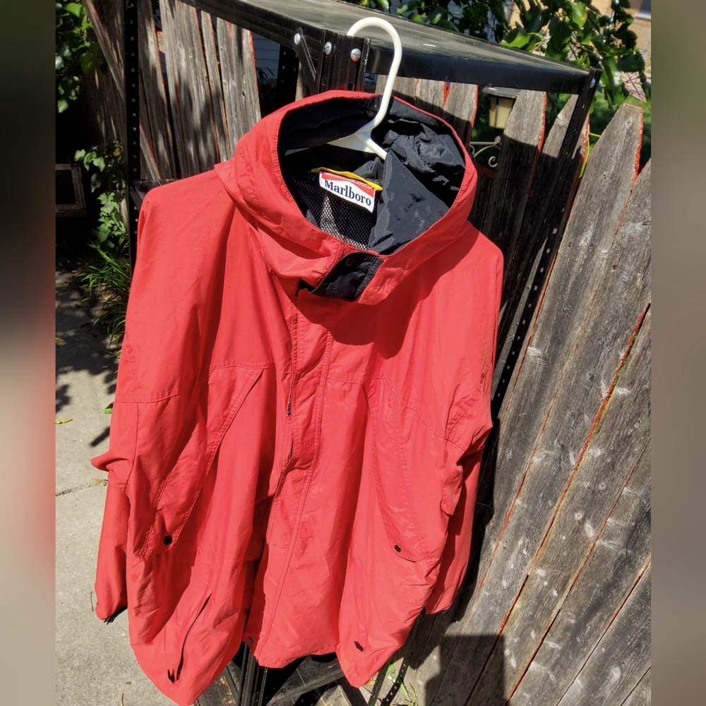 VTG Marlboro Adventure Team Mens Sz XL Red Hooded Windbreaker